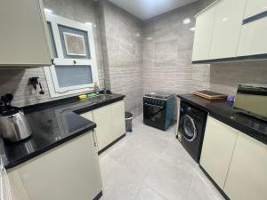 Η κουζίνα ή μικρή κουζίνα στο Golden Sweet house Latina