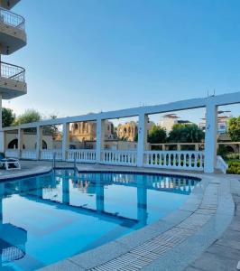 Bazén v ubytování Leyla Eco Resort Queen Suites nebo v jeho okolí