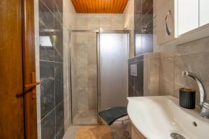 Koupelna v ubytování Cirali Camping