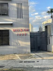 Το κτήριο όπου στεγάζεται  το διαμέρισμα +1 φωτογραφίες