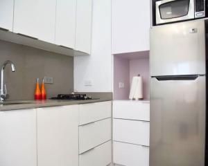 Η κουζίνα ή μικρή κουζίνα στο Luxe Condado Condo Terrace