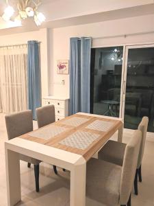 Χώρος καθιστικού στο Private Tropical Villa 2bdr Bangtao beach