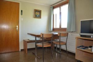 Μια τηλεόραση ή/και κέντρο ψυχαγωγίας στο Ferienwohnung Sutter In Brülisau Bei Appenzell