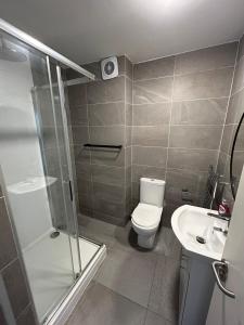 Bilik mandi di Abbey Apartments