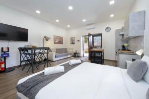 Nhà bếp/bếp nhỏ tại A Casa di Stefano by Domus&Dimore