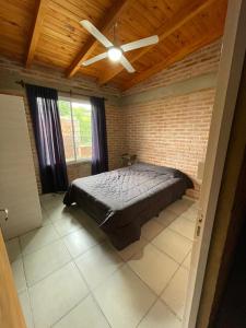 Ένα ή περισσότερα κρεβάτια σε δωμάτιο στο Cabañas Nuevos Elefantes