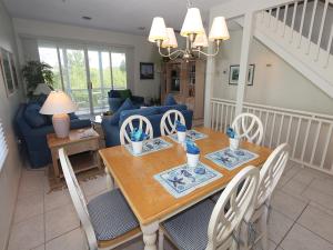 Χώρος καθιστικού στο Cedars East #509