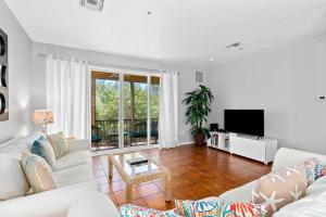 Μια τηλεόραση ή/και κέντρο ψυχαγωγίας στο Cedars East #605