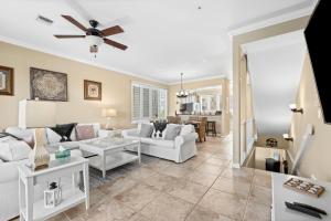 Χώρος καθιστικού στο Cedars East #528