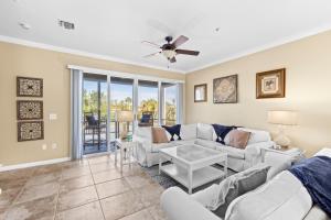 Χώρος καθιστικού στο Cedars East #528