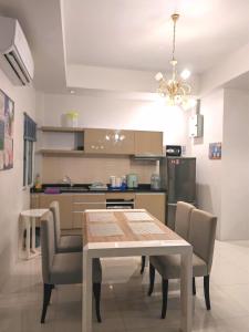 Η κουζίνα ή μικρή κουζίνα στο Private Tropical Villa 2bdr Bangtao beach +23 φωτογραφίες