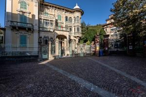 Το κτήριο όπου στεγάζεται  το διαμέρισμα