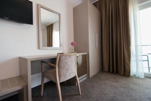 TV a/nebo společenská místnost v ubytování Hotel Jadran Neum
