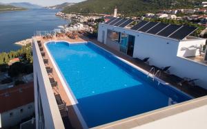 Bazén v ubytování Hotel Jadran Neum nebo v jeho okolí