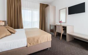 Postel nebo postele na pokoji v ubytování Hotel Jadran Neum