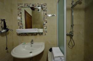 Ένα μπάνιο στο Stone House Kotli