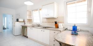 Kuchyň nebo kuchyňský kout v ubytování Apto B-A almoraide suites + 2 fotografie