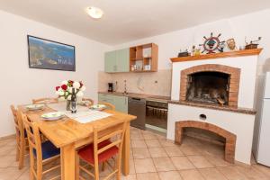 Kuchyň nebo kuchyňský kout v ubytování Haus Gaia