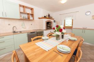 Kuchyň nebo kuchyňský kout v ubytování Haus Gaia + 21 fotografií