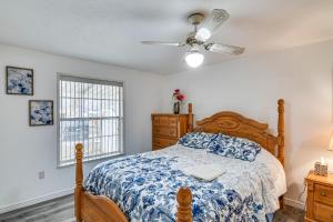 Ένα ή περισσότερα κρεβάτια σε δωμάτιο στο Ely Gem Less Than half Mi to Nevada Northern Railway!