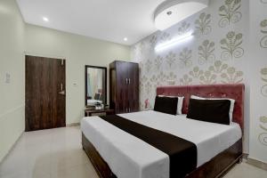 Postel nebo postele na pokoji v ubytování Hotel O UR wish