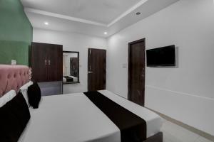 Postel nebo postele na pokoji v ubytování Hotel O UR wish