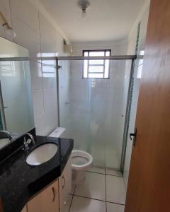 Un baño de Apto com tudo oq vc precisa para se sentir em casa!