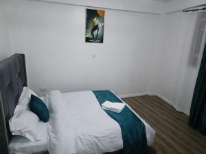 Postel nebo postele na pokoji v ubytování Redhill Cliff