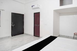 Ένα ή περισσότερα κρεβάτια σε δωμάτιο στο HOTEL O RAMESHWARAM AND BANQUET HALL +21 φωτογραφίες