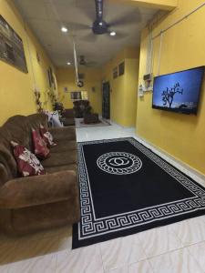 TV a/nebo společenská místnost v ubytování Homestay ujang