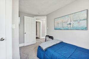 Ένα ή περισσότερα κρεβάτια σε δωμάτιο στο 3BR home in Lorain near Lake Erie & Cedar Point