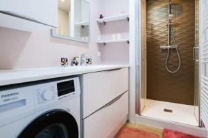 Koupelna v ubytování spacieux appartement - vue sur chenal - 6 personnes + 9 fotografií