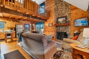 Η κουζίνα ή μικρή κουζίνα στο Cedar Knob - Log cabin in Townsend, TN