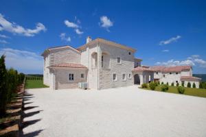 Hoone, kus puhkemaja asub