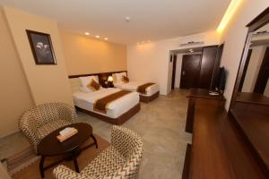 Postel nebo postele na pokoji v ubytování Royal Suites