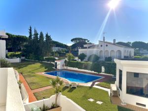 a house with a swimming pool in a yard at Vilamoura Brightness Apartment with Pool by Homing in Vilamoura