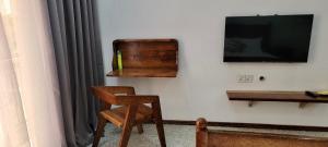 Μια τηλεόραση ή/και κέντρο ψυχαγωγίας στο Mnazi Dream House