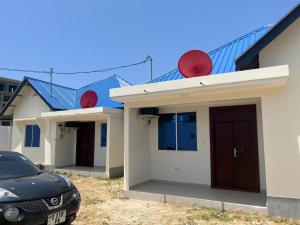 a car parked in front of a house at home in Nungwi