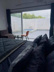 Posezení v ubytování Casa Oceanus - Pool View Room - Ganpatipule