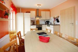 Η κουζίνα ή μικρή κουζίνα στο Ferienhaus Albatros