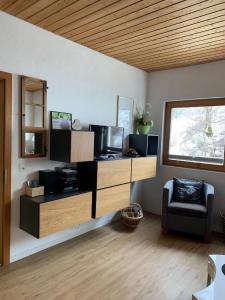 a room with a desk with a tv and a chair at Yvonne Mayer in Scuol