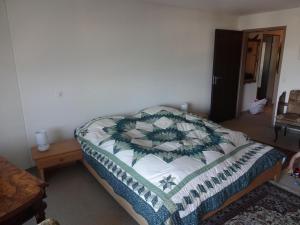 Postel nebo postele na pokoji v ubytování Wohnung Mit Herrlichem Blick Auf Den Pilatus