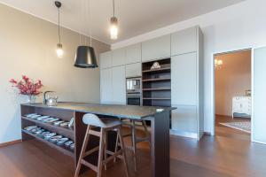 Köök või kööginurk majutusasutuses Apartment With a Lake View and Sauna