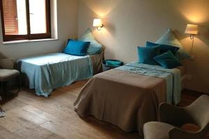 Ένα ή περισσότερα κρεβάτια σε δωμάτιο στο Ferienhaus In Montescudaio Mit Großem Garten