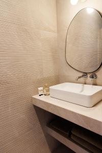 a bathroom with a white sink and a mirror at Suite Cigale Jaune avec terrasse et piscine à Antibes in Antibes +8 photos