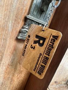 a tag on a door with a chain on it at Verdant Hill Villa in Tangalle