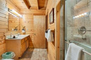 Ένα μπάνιο στο Cedar Knob - Log cabin in Townsend, TN +36 φωτογραφίες