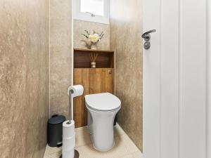 Koupelna v ubytování Edison House - Comfy Stay in Stafford + 9 fotografií