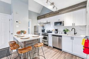 Η κουζίνα ή μικρή κουζίνα στο 109 North Creek