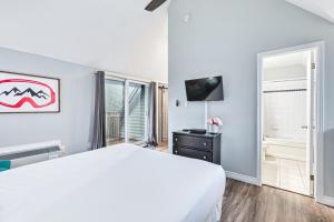 Ένα ή περισσότερα κρεβάτια σε δωμάτιο στο 109 North Creek +32 φωτογραφίες